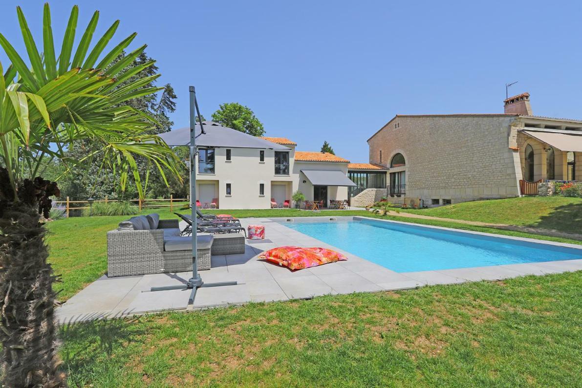 L Esprit Du Clain Chambres D Hotes Bandb De Standing Proches Du Futuroscope Golf Et Lac De St Cyr Naintre Εξωτερικό φωτογραφία